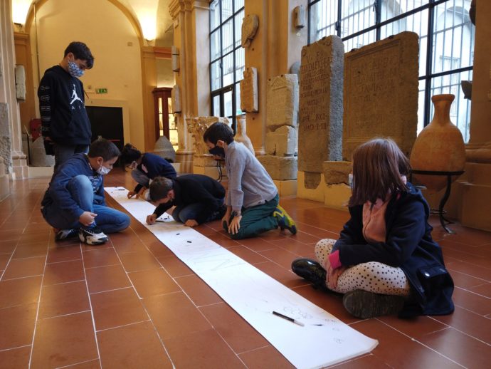 A Reggio Emilia i musei civici non hanno mai chiuso: "Accogliamo le classi per laboratori e lezioni. Le sale sono diventate casa loro" - Il Fatto Quotidiano