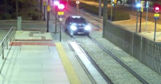 Copertina di Donna guida sui binari della metropolitana: servizio sospeso per due ore a Malaga. Il video