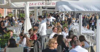 Copertina di Aperitivisti e ultrà dei cenoni. No, non andrà tutto bene…