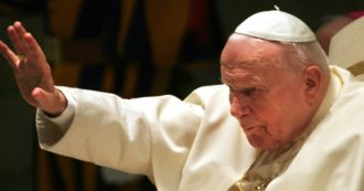 Copertina di Ampolla con il sangue di Papa Wojtyla: 59enne indagato per furto, ma la reliquia non si trova