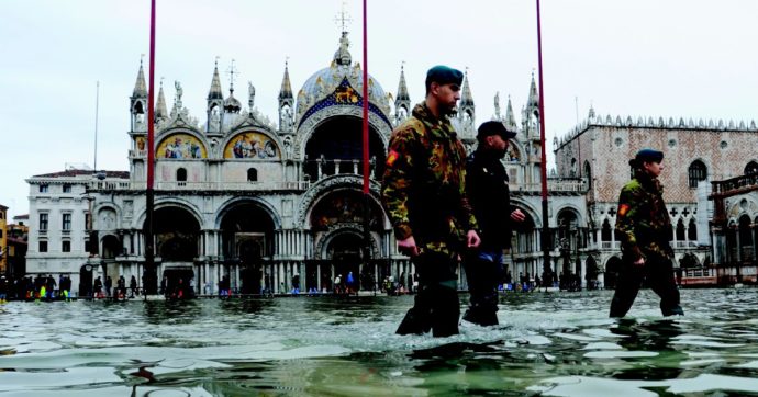 Copertina di Veneto,  Consulta boccia la legge sulle ronde