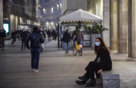 Copertina di Milano, ecco il nuovo regolamento per la qualità dell’aria: restrizioni sul fumo all’aperto e divieto di fuochi d’artificio e barbecue