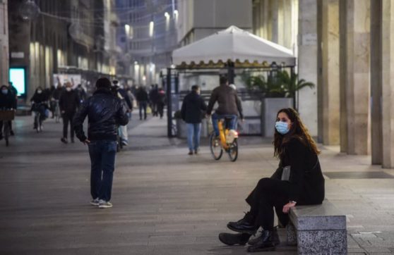Milano, ecco il nuovo regolamento per la qualità dell’aria: restrizioni sul fumo all’aperto e divieto di fuochi d’artificio e barbecue