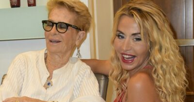 Copertina di Valeria Marini testimonia nel processo per truffa aggravata ai danni della madre: “È caduta in depressione, ha perso tutto”