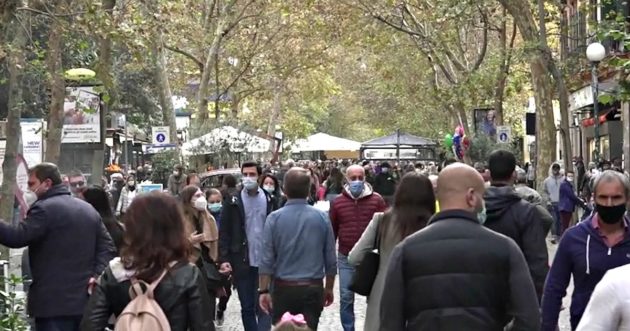 Folla per le vie della Capitale: molte le sanzioni Folla per le vie della Capitale: molte le sanzioni