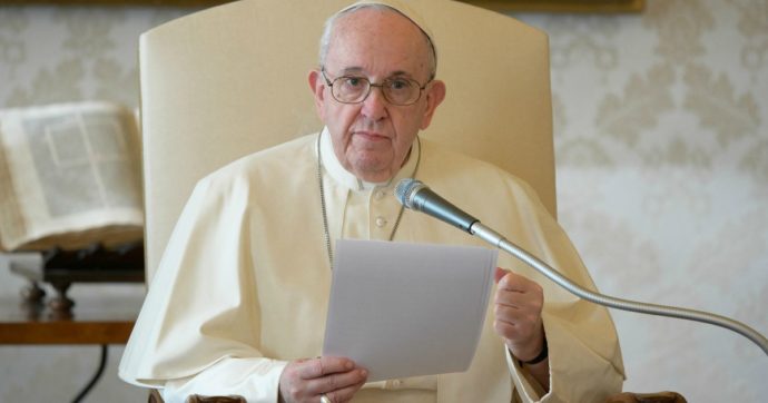 Vaticano: “Non è lecito benedire le unioni gay. Dio benedice l’uomo peccatore, ma non il peccato”