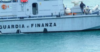 Copertina di Migranti, naufragio al largo di Lampedusa: i 31 a bordo salvati dalla Guardia di finanza