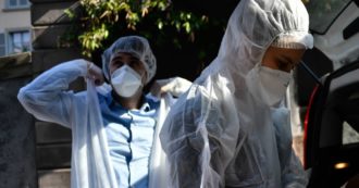 Copertina di Taranto, resta due giorni sul pianerottolo dei nonni positivi al Covid finché non viene attivata l’assistenza