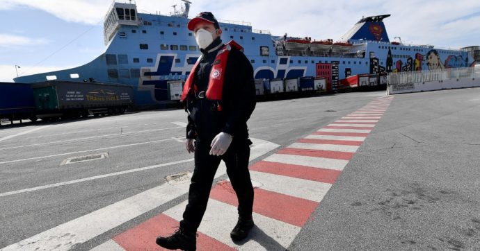 Copertina di Porto Genova, fermati ottanta “furbetti” con tamponi falsati