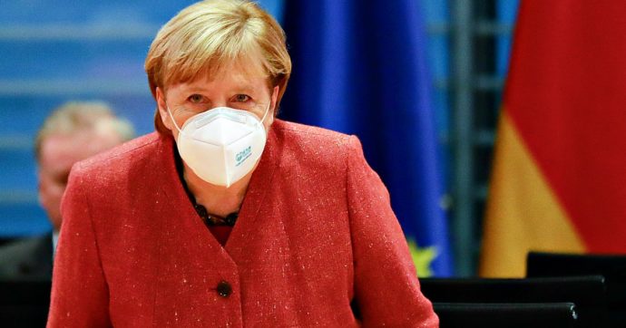 Germania, Merkel vuole la stretta: ma i Länder rifiutano nuove misure vincolanti. Francia: “Ripreso il controllo dell’epidemia”