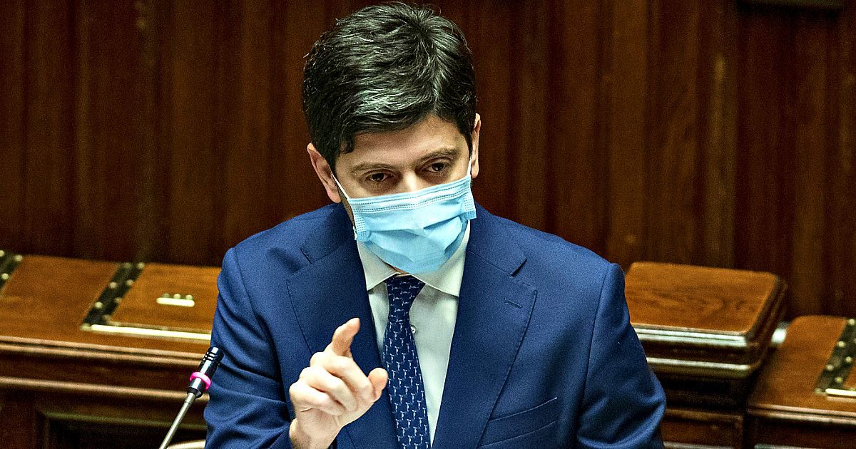 Nuovo dpcm, Speranza: “Per le feste le limitazioni saranno rafforzate. A Natale, Santo Stefano e Capodanno vietati spostamenti tra Comuni”