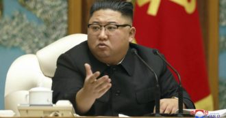 Copertina di Kim Jong-un ricompare in pubblico dopo 25 giorni. “Abbiamo evitato l’invasione del virus maligno”