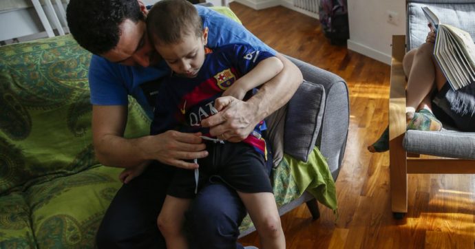 La Francia ha raddoppiato il congedo di paternità: così passa da 14 a 28 giorni. E sette sono obbligatori