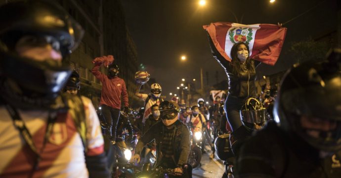 Perù in subbuglio: le proteste non si fermano e c’è chi parla già di ‘golpe blando’