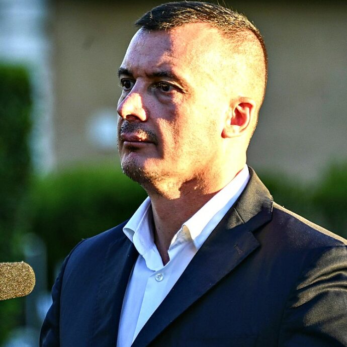 “Al capezzale di mio padre ho pensato ‘muori’ perché gli uomini così violenti devono pagare un prezzo”: Rocco Casalino si racconta A casa di Maria Latella