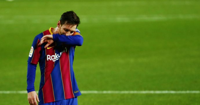 La Liga è in ginocchio a causa del Covid: i club dovranno tagliare gli stipendi per 500 milioni. Ingaggi da dimezzare al Barça, -30% al Real