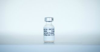 Vaccino Covid, Pfizer termina l’analisi della fase 3 e annuncia: “Efficacia al 95%”. Moderna due giorni fa dava il suo candidato al 94,5%