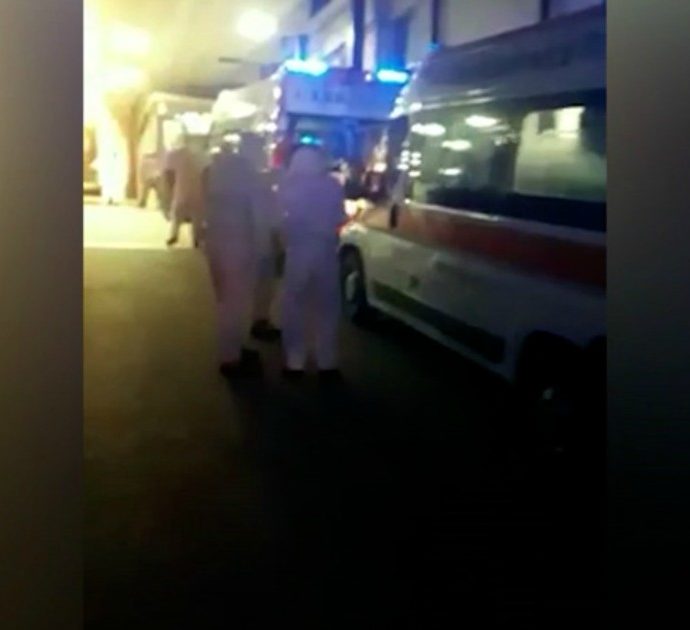 Ambulanze in coda nella notte davanti al pronto soccorso di San Giovanni Rotondo: la video-testimonianza di un soccorritore