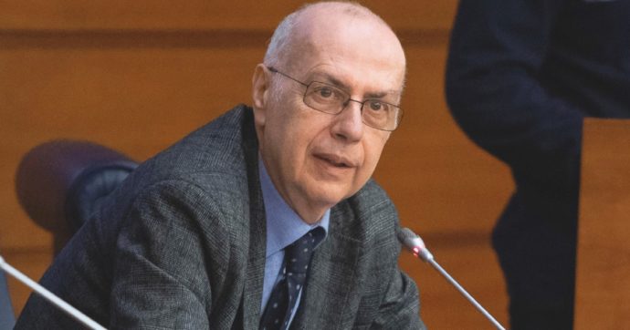 Rezza: “Forse la curva sta iniziando a scendere”