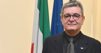 Copertina di La poltrona che scotta. Chi si siede lì squarcia il velo della malasanità