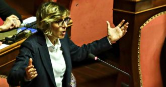 Copertina di Giulia Bongiorno positiva: “Non so dove l’ho preso, ma è colpa di Bonafede”. Il ministro: “Covid resti fuori dalle polemiche politiche”