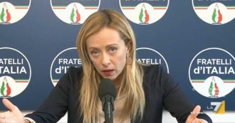 Copertina di Giorgia Meloni confonde Slovacchia con Slovenia in diretta su La7. Viene corretta e lei commenta: “Sì, vabbè”