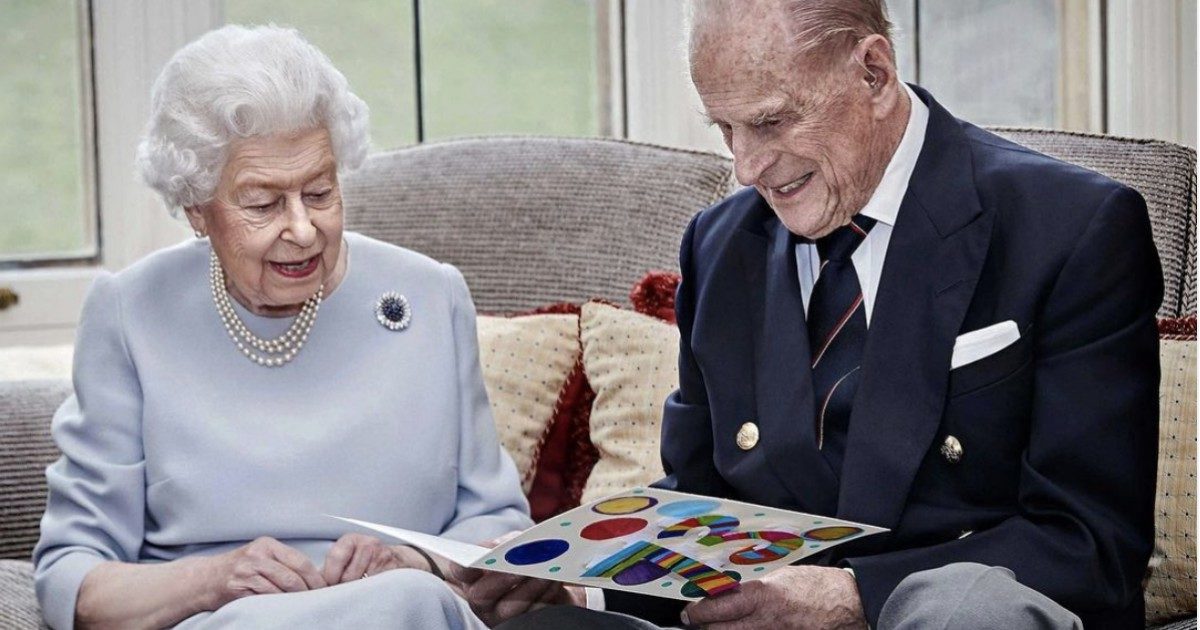 La regina Elisabetta e il principe Filippo festeggiano 73 anni di matrimonio: un traguardo record