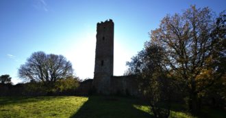 Copertina di Torre di Pasolini messa in vendita dagli eredi: “Costi di manutenzione eccessivi”. Si attiva il Mibact