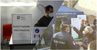 Copertina di Vaccino antinfluenzale, caos al tendone in piazza Duomo: “Prenotazione? Non sapevo servisse”. “Ho provato a chiamare, ma non hanno risposto”