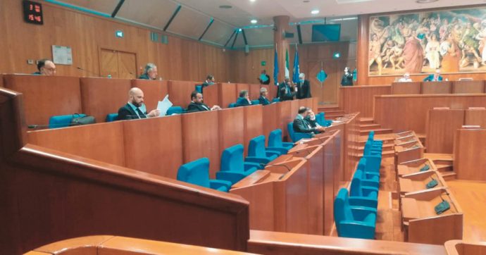 “L’assessore? Noi chiamiamo e lui si mette a disposizione”