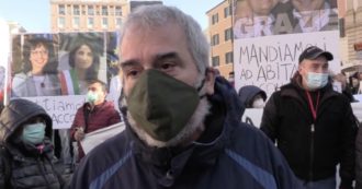 Copertina di Emergenza abitativa, corteo tra le strade di Roma contro il governo: “Non possiamo stare a casa se una casa non l’abbiamo”