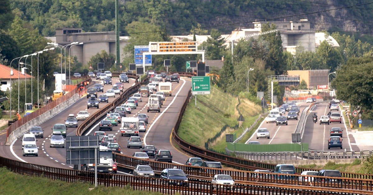 incidente mortale sulla a22 la vittima aveva 36 anni ed era incinta