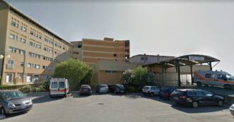 Copertina di Sicilia, caos all’ospedale di Barcellona: direttrice trasferita a Lipari. Pd: “Punita dopo il servizio del Tg1 sui posti Covid fantasma”