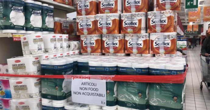 I supermercati Bennet nel Milanese riaprono i reparti di carta igienica e assorbenti