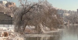 Un’ondata di gelo colpisce la città russa di Vladivostok: il paesaggio avvolto dal ghiaccio – Video