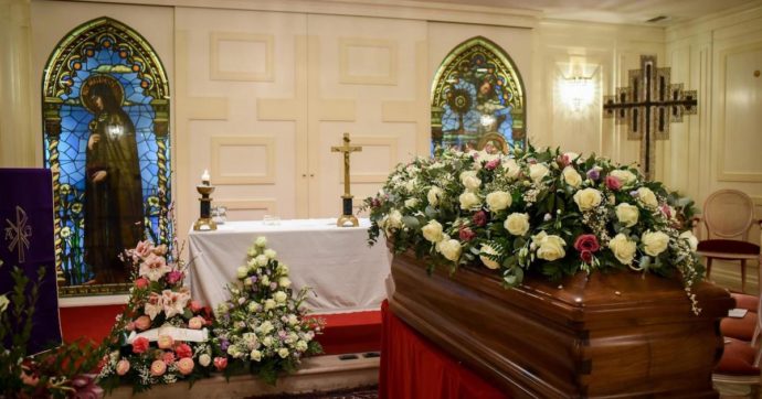 La famiglia prepara il funerale, ma il loro caro è ancora vivo: “Comunicazione sbagliata dell’ospedale di Foggia”. E scatta la denuncia