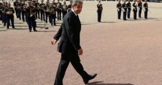 Copertina di Francia, Sarkozy a processo per corruzione: per la prima volta un ex presidente compare in tribunale
