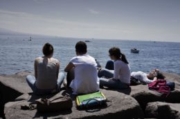 Copertina di Assistono, subiscono, riconoscono, temono: giovani e violenza, i dati sconfortanti