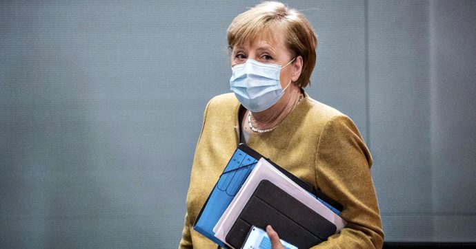 Germania, accordo tra Merkel e Länder per la proroga del lockdown fino a fine mese. L’Austria estende il blocco fino al 24 gennaio