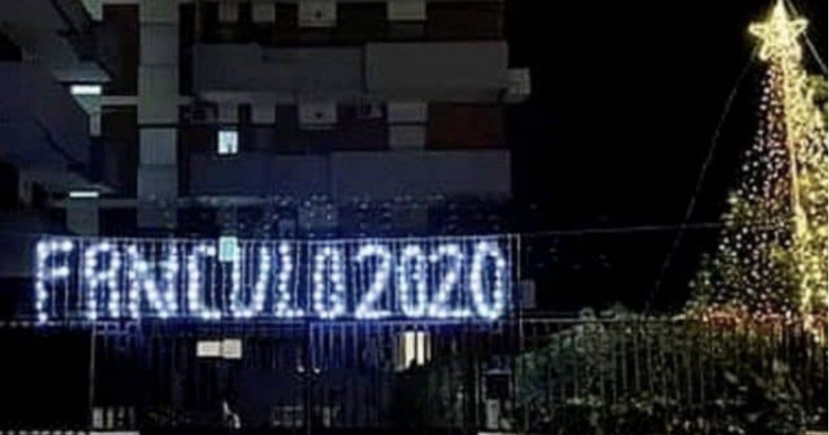 “Fanculo 2020”: in Puglia le luminarie di Natale contro il Covid