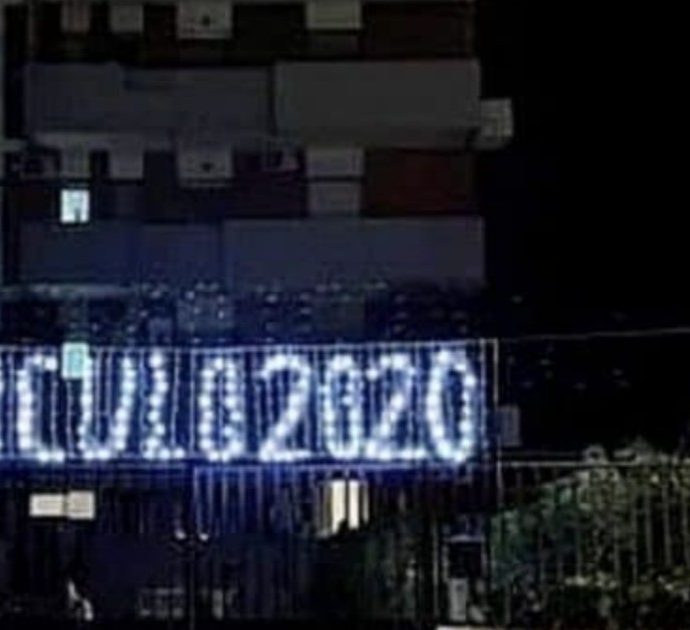 “Fanculo 2020”: in Puglia le luminarie di Natale contro il Covid