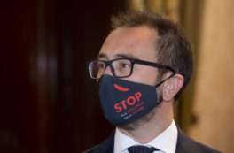 Copertina di “Stop alla violenza sulle donne”: le mascherine realizzate dalle detenute