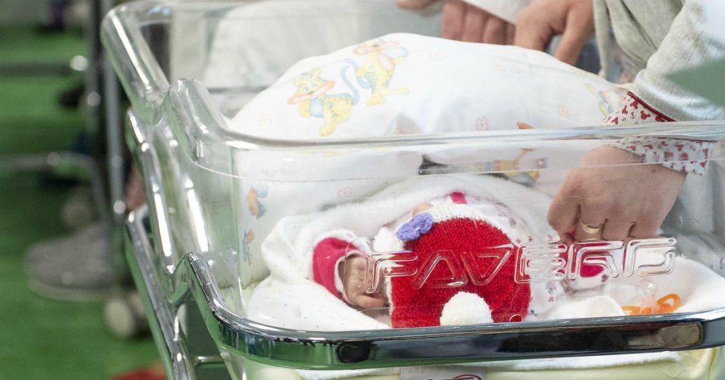 Bambino nasce senza pene: “Succede una volta ogni 30 milioni di nascite”. Il caso studio e il dibattito sulla possibile riassegnazione del sesso