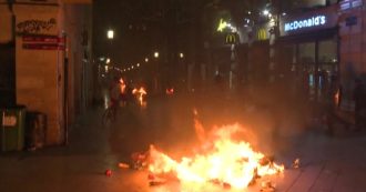 Copertina di Francia, scontri a Bordeaux nella manifestazione contro la nuova legge sulla sicurezza: cassonetti a fuoco e tafferugli con la polizia