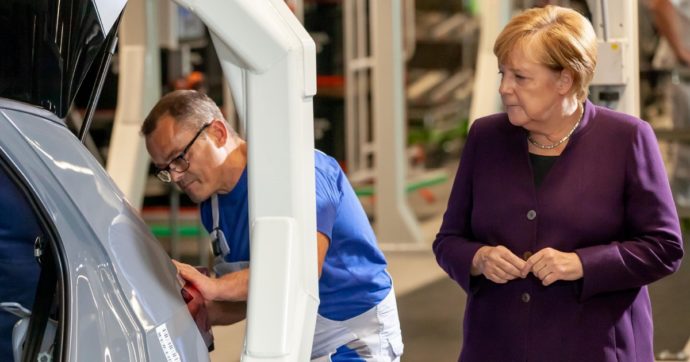 Copertina di Angela Merkel, da 15 anni è il mastino dell’industria