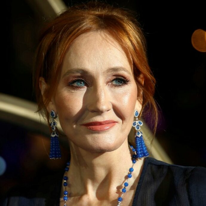 “Amnesty International è diventata il tiranno che dice chi combattere. Ha messo in black list il mio centro anti-stupro”: JK Rowling furiosa. Il movimento si “scusa”: “Documento ritirato, non doveva essere pubblicato”