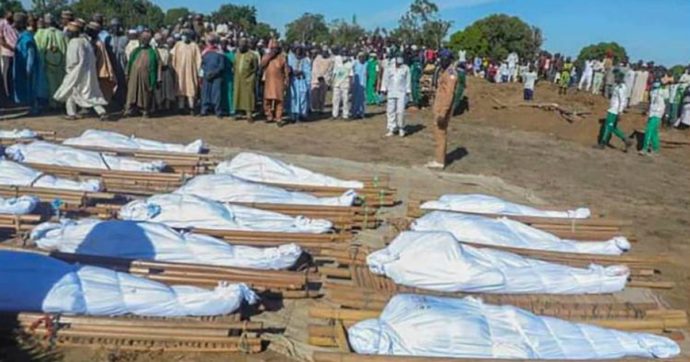 Nigeria, i jihadisti di Boko Haram sgozzano 110 contadini: uccisi mentre stavano lavorando