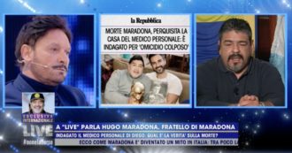 Copertina di Maradona morto, il fratello Hugo in lacrime a Live Non è la D’Urso: “Non meritava di essere lasciato solo”