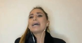 Copertina di Sarah Altobello in lacrime a Tv8: “Il regalo che vorrei è essere negativa”