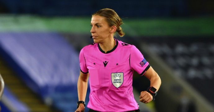 Stephanie Frappart arbitrerà Juventus-Dinamo Kiev: è la prima volta di una donna in Champions